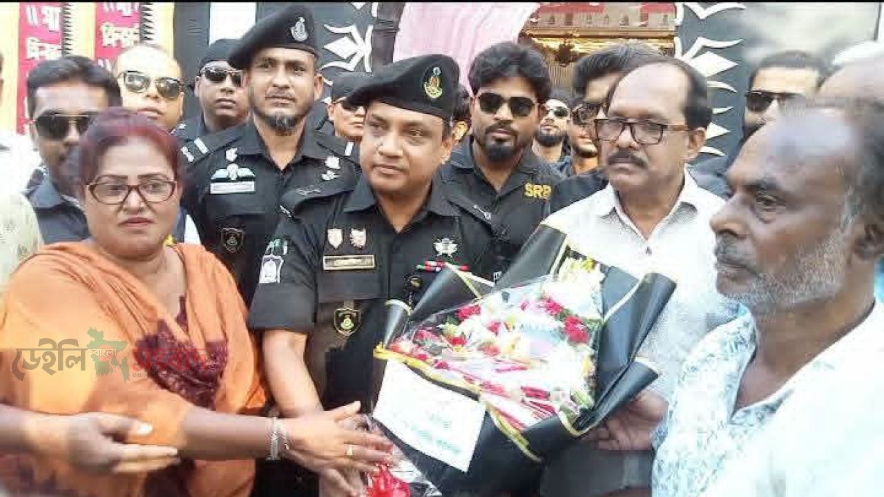 গাইবান্ধায় দুর্গাপূজায় এসআরবি-১৩ এর বিশেষ নিরাপত্তা ব্যবস্থা