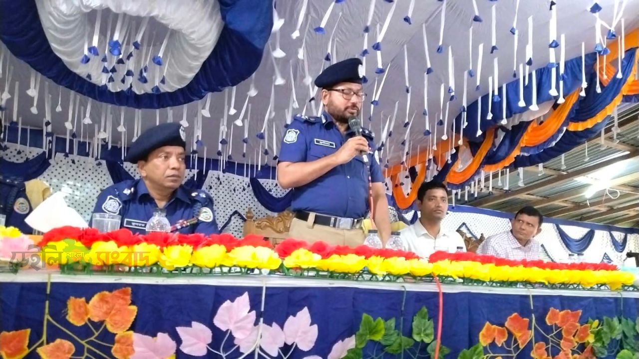 আমতলীতে দুর্গাপূজা ঘিরে গুজবে কান না দেওয়ার আহ্বান ডিআইজির
