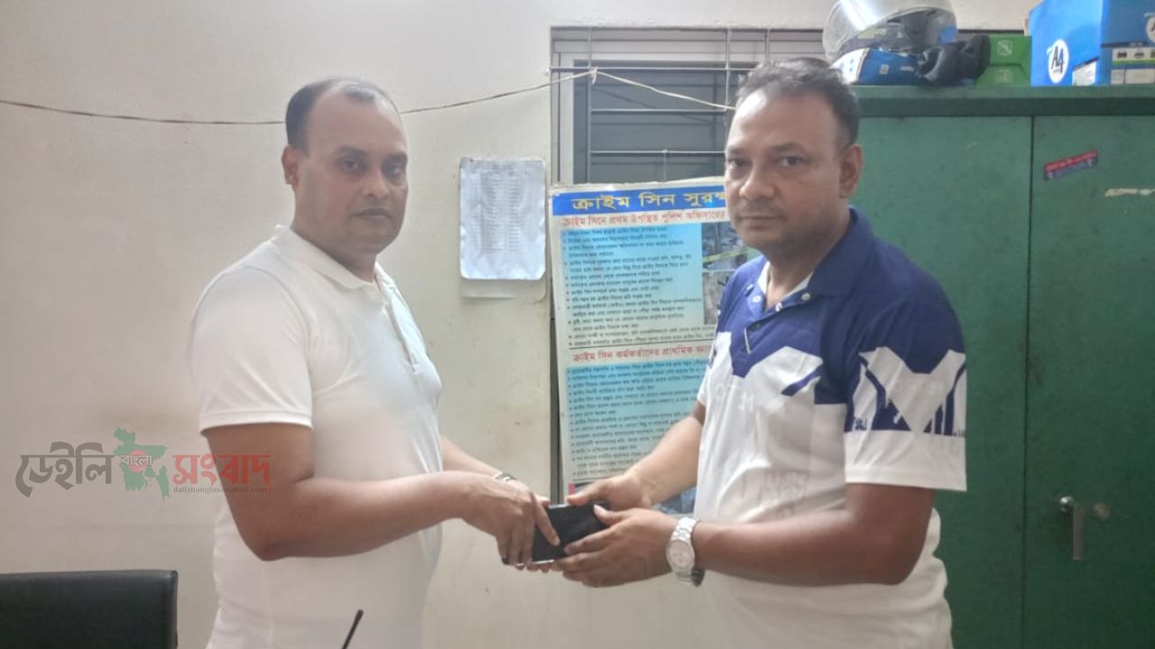 মুন্সীগঞ্জের কৃতি সন্তান এএস আই (নিঃ) শরিফুল হক হারানো মোবাইল উদ্ধার যার নেশা।  