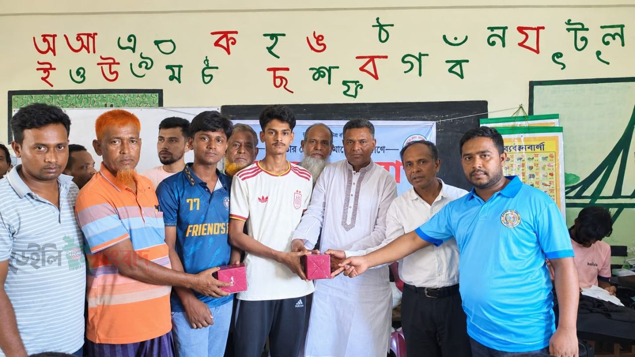 ধুনটে মানব সেবা ফাউন্ডেশনের শিক্ষার্থী আত্মউন্নয়ন সেমিনার, ছাগল বিতরণ