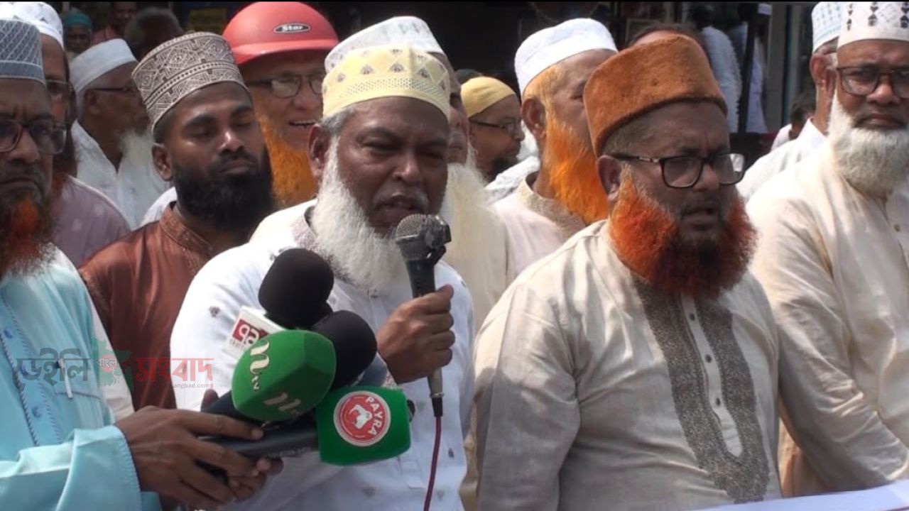 দায়িত্ব পালন করতে না পারলে হাতে চুড়ি পরে বসে থাকেন&rsquo;, ঝিনাইদহের ডিসিকে বললেন জামায়াত নেতা