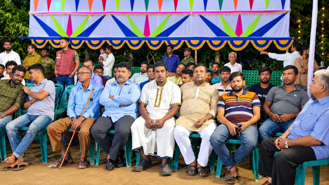 হরিরামপুরে হারুকান্দি ইউনিয়ন চেয়ারম্যান পদপ্রার্থী কাজল মাহমুদ আতোয়ারের উদ্যোগে দুর্গাপূজার মণ্ডপ পরিদর্শন।
