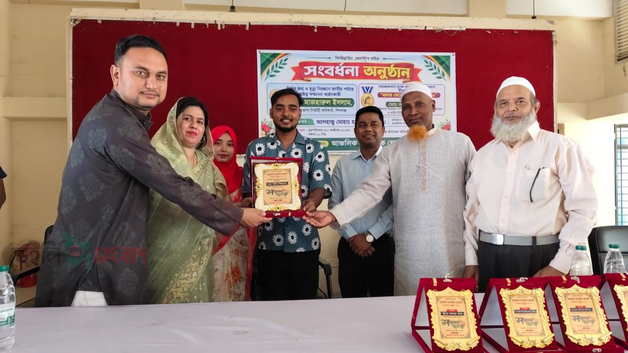 শিবগঞ্জে ইউএনও মাজহারুল ইসলাম ও নাহিদ উজ্জামানকে সংবর্ধনা