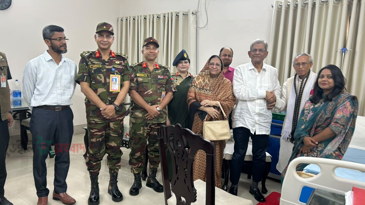 ড.সুকোমল বড়ুয়া কে দেখতে সামরিক হাসপাতালে মহামান্য রাষ্ট্রপতি মীর্জা ফখরুল 