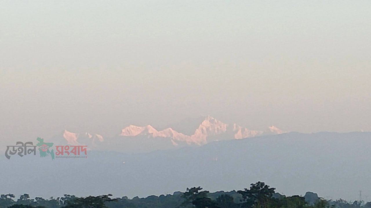 তেঁতুলিয়ায়  কাঞ্চনজঙ্ঘার উঁকি,