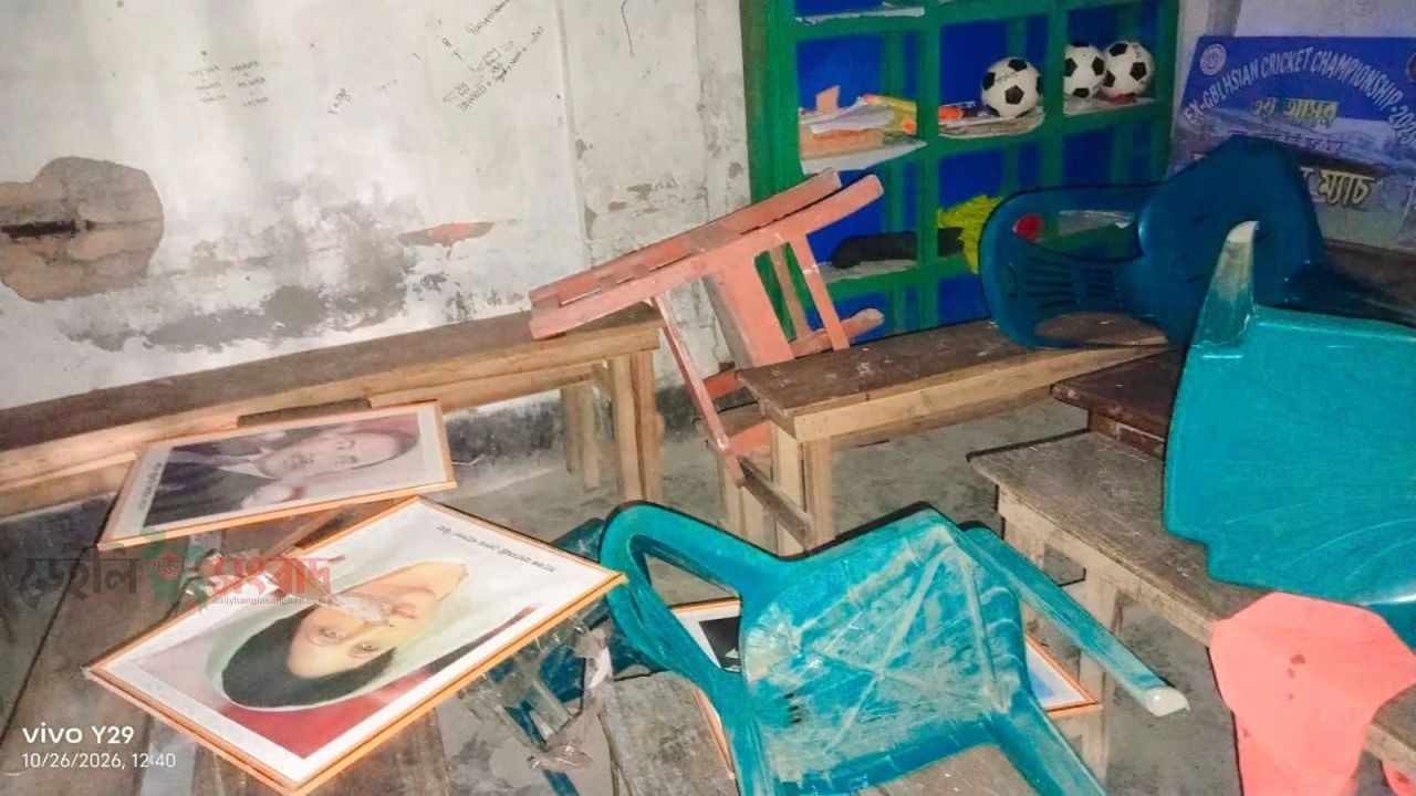 গাইবান্ধায় বিএনপি কার্যালয়ে হামলা-ভাঙচুর, ককটেল বিস্ফোরণ: মাদক সম্রাট পুটুসহ ২১ জনের বিরুদ্ধে মামলা