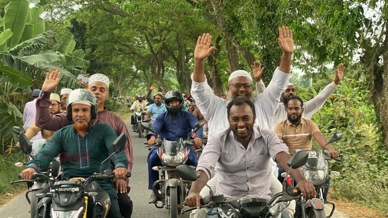 লংমার্চ সফল করতে ঝিনাইদহের মধুহাটিতে জামায়াতের মোটরসাইকেল শোডাউন